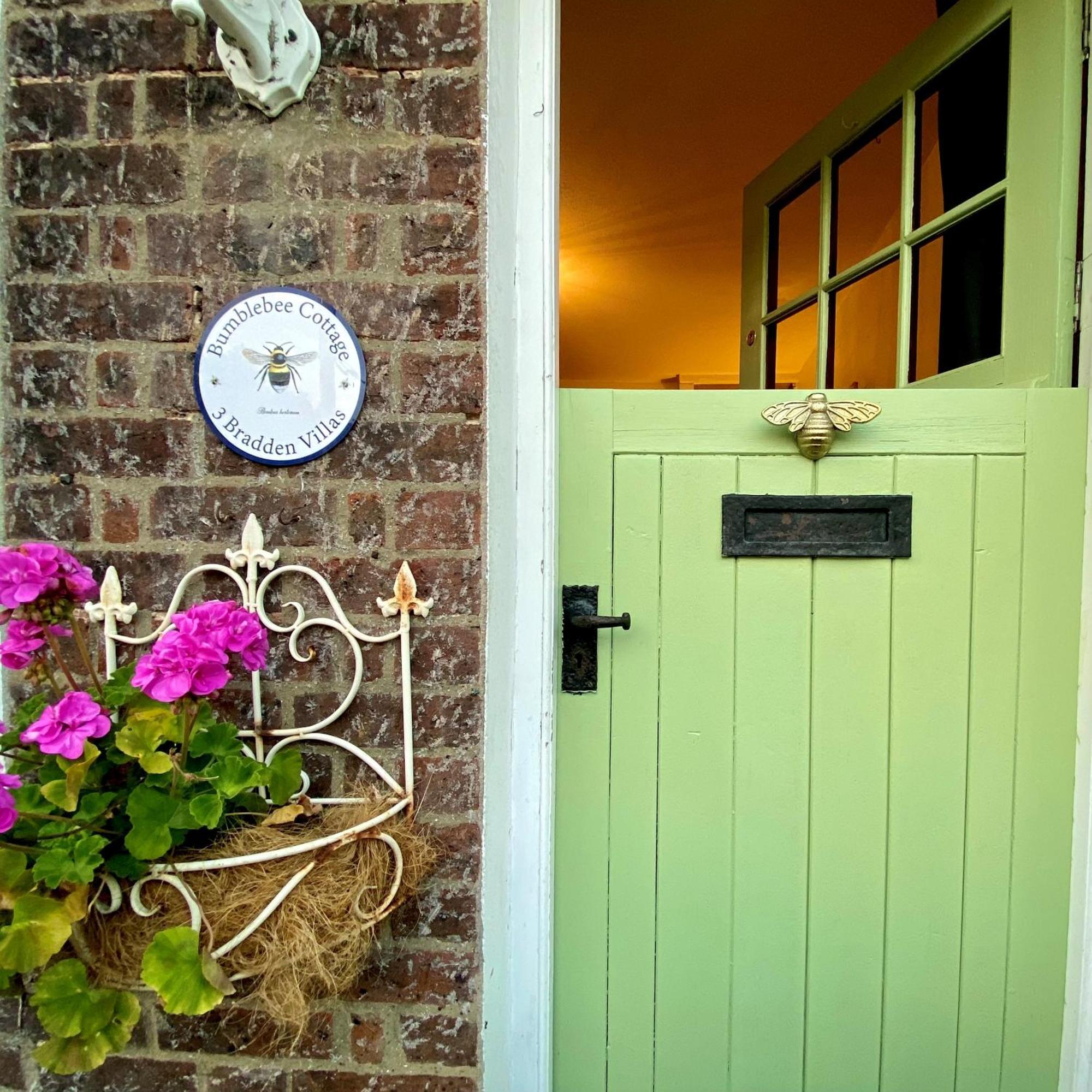 Bumblebee Cottage - Cosy Cottage In Area Of Outstanding Natural Beauty Hemel Hempstead Exterior photo